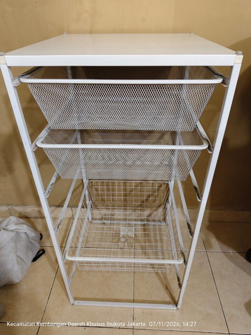RAK SUSUN BESI IKEA (Kategori: Perabotan Rumah) berada di Jakarta Barat. Dikirim oleh limvunna (ID iklan 1448976735, Gambar 1). Deskripsi: Rak susun 3 besi produk Ikea, ada 6 slot jadi laci bisa di pindah2kan sesuai dengan ukuran yang di butuhkan, kondisi masih sangat bagus,tidak ada patah,tidak ada penyok, tidak karatan. Diutamakan area Jakarta, karena dikirim dengan posisi seperti foto, harus pakai lalamove atau gosend/grabsend mobil. harga tid