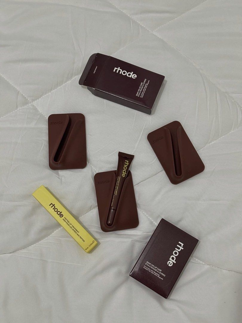 Rhode Snap on case from US (Category: Makeup) located in San Rafael. Submitted by shilloane (Listing ID 1449030972, Image 2). Description: Rhode Snap On Case from US Manufacturer Inclusions: rhode snap on case + peptide lippie + rhode sticker + rhode paber bag card verinohansie@ i reach my quotas .