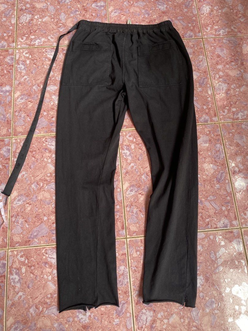 Rick owens drkshdw sweat pants (Category: Trousers) located in Laguindingan. Submitted by purto_nato42 (Listing ID 1448956155, Image 2). Description: Thrifted item.