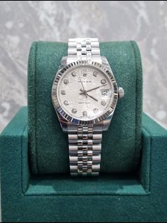 (Category: ) located in . Submitted by ngeehoewatches (Listing ID 1449008544, Image 1). Description: .