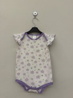 (Category: ) located in . Submitted by wardrobeyaya (Listing ID 1449010510, Image 1). Description: .