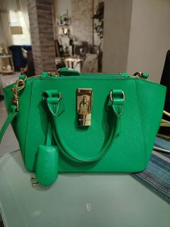 (Category: ) located in . Submitted by yensfashionfinds (Listing ID 1448938017, Image 1). Description: .