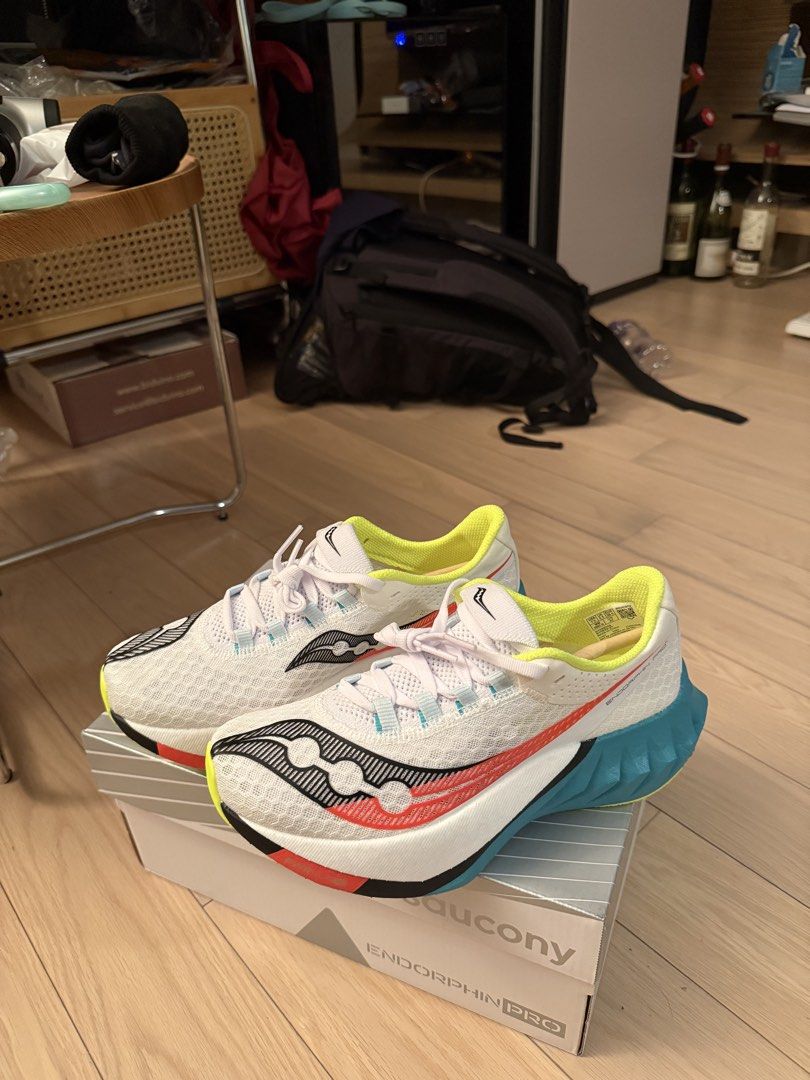 Saucony Endorphin Pro 4 Running HYROX Shoes / Carbon Plate Sneakers 跑鞋 波鞋 運動鞋 碳板 （分類：波鞋）位於 Hong Kong。 由 criseller.hk 提交（商品編號 1449026551，圖片 1）。簡介： 100% new and real with original box EU 38.5 / UK 5.5 / US 7.5 Suitable for HYROX / marathon / daily exercise Selling brand new as size doesn’t fit Original price: $1,499 。
