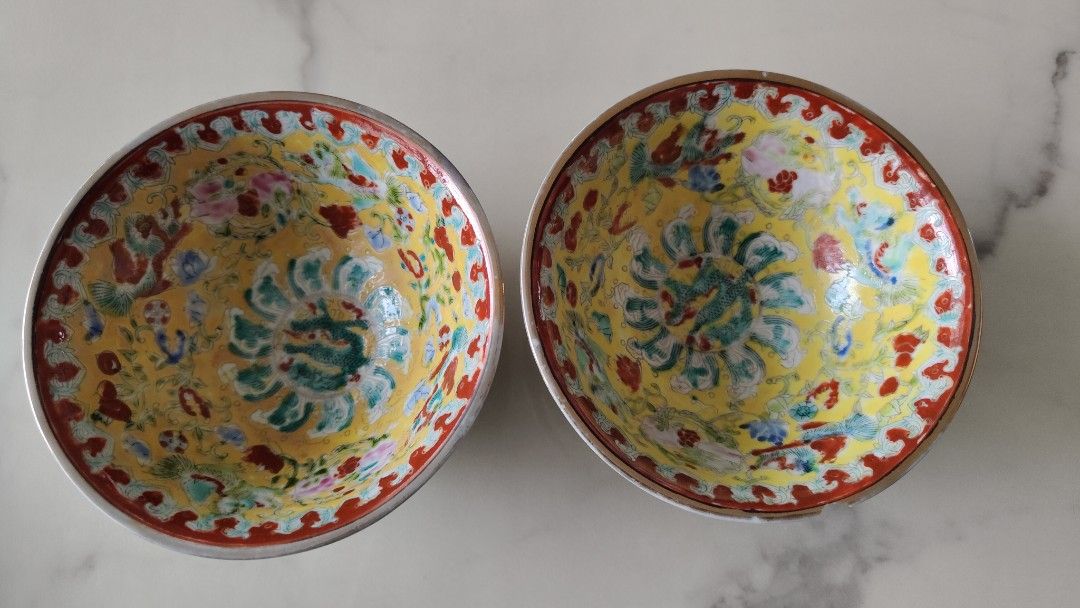 Set of 2 Vintage Enamel Bowls Floral Pattern