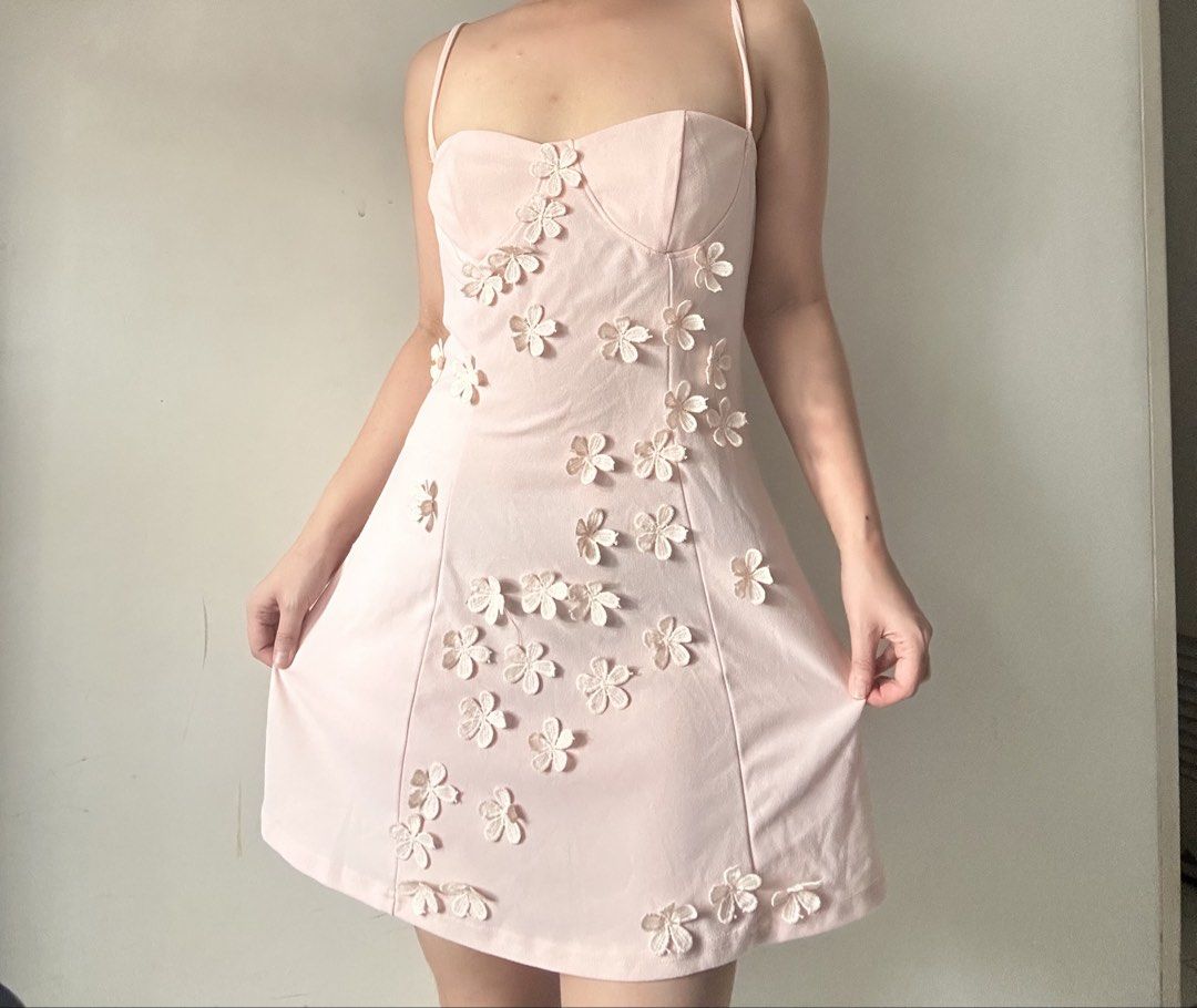 SHEIN PINK FLORAL DRESS (Category: Dresses) located in Manila. Submitted by idbsells (Listing ID 1448986348, Image 2). Description: DECLUTTERING ‼️ Used once only, bought it from SHEIN for 500+php (XS-S) .
