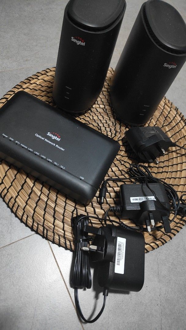 Singtel Optical Network Router and WiFi Extenders with Power Adapters