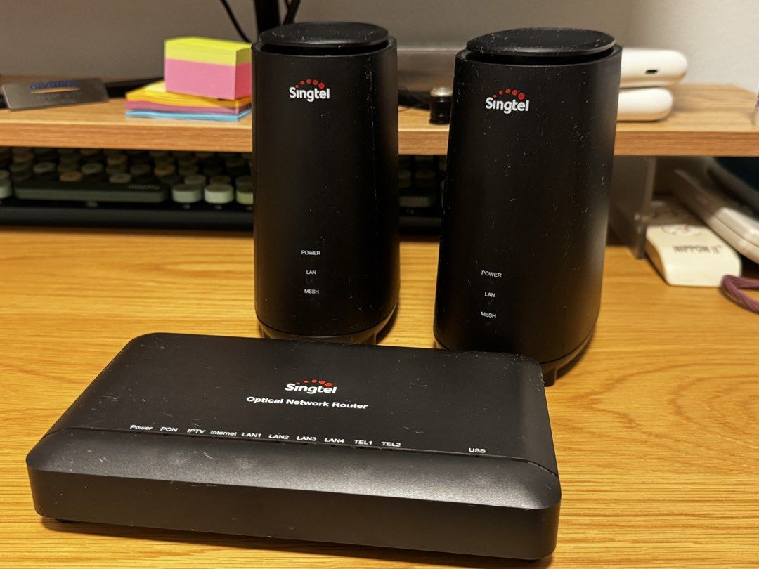 Singtel Optical Network Router & 2x Mesh WiFi Extenders506602465705349121