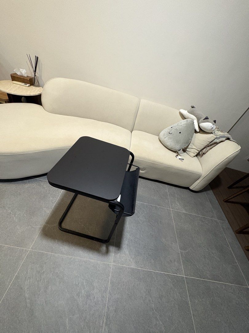 Sofa table (Category: Tables & Sets) located in Singapore. Submitted by aces93 (Listing ID 1449064008, Image 2). Description: .