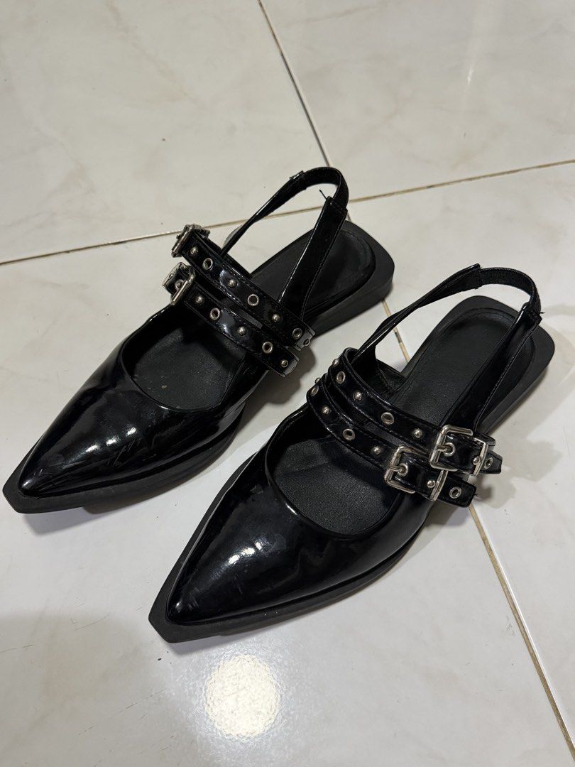 SoFab Pointed Black Flat Shoes (Category: Flats & Sandals) located in Bacoor. Submitted by lrmonzon (Listing ID 1448963538, Image 1). Description: - Black patent pointed toe slingback flats - Comfortable flat sole - Perfect for dressing up or down - PM me for when worn pics.