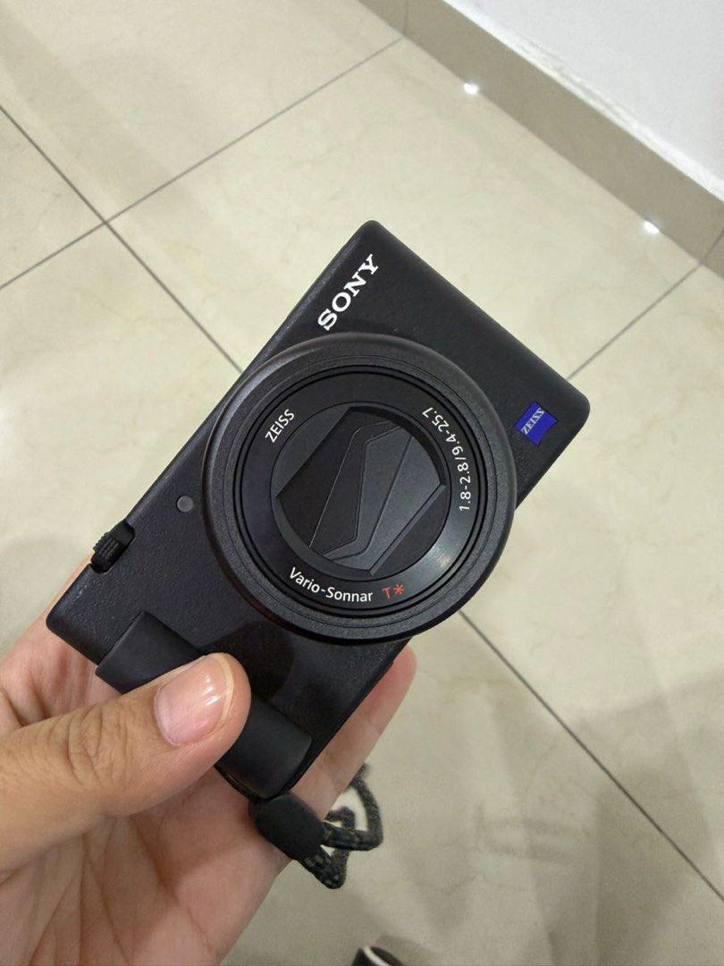 Sony ZV-1 Digital Camera Bundle with Accessories (Category: Cameras) located in Kuala Lumpur. Submitted by afiqdarwis27142 (Listing ID 1449092406, Image 1). Description: - Sony ZV-1 digital camera - VCT-SGR1 shooting grip included - NP-BX1 battery - 64GB SanDisk Extreme Pro SD card - Original boxes - Camera pouch - Ideal for vlogging and content creation.
