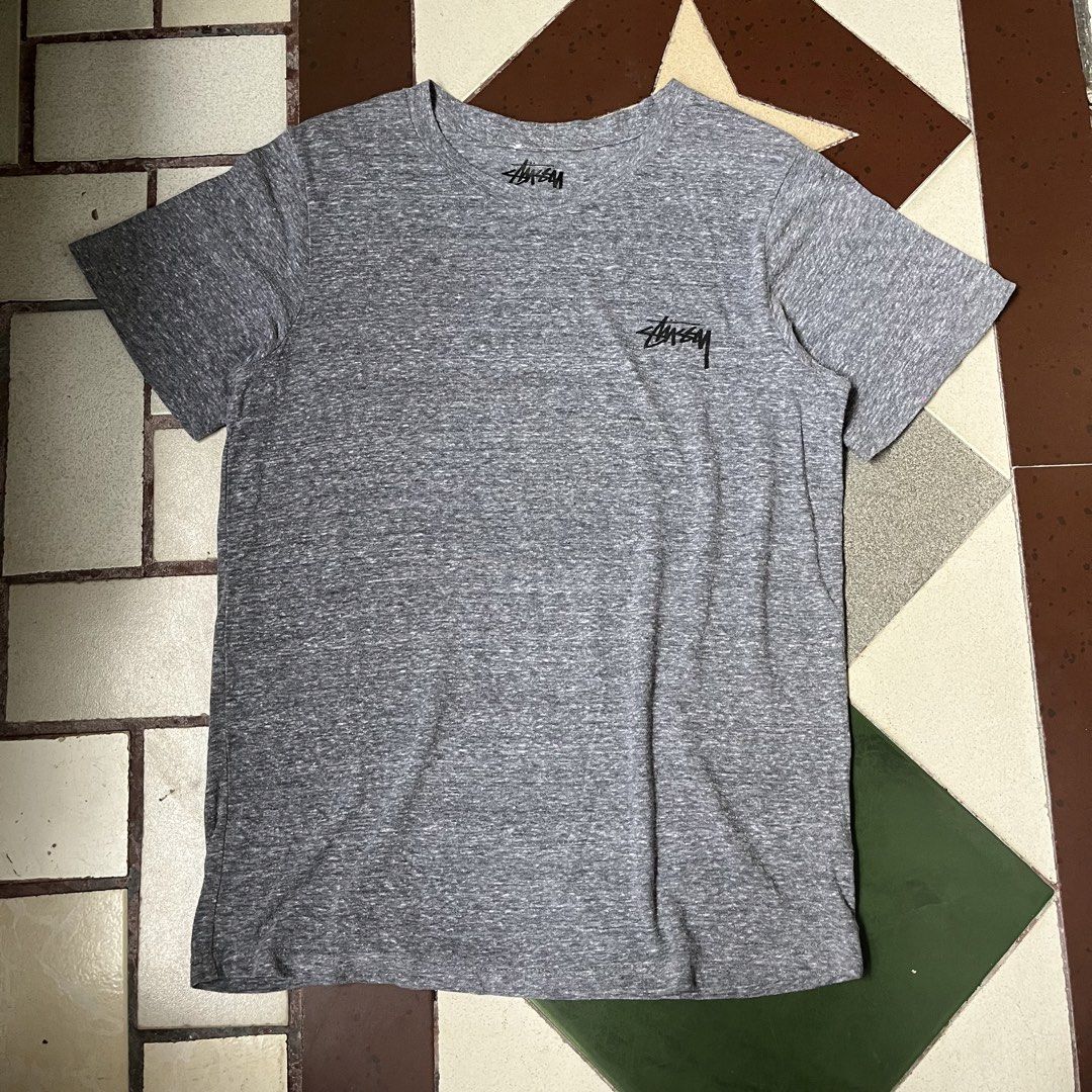 Stussy Surf T shirt (Category: Tshirts & Polo Shirts ) located in San Fernando. Submitted by geramel07 (Listing ID 1448897453, Image 2). Description: Stussy Surf - Dimes: 18.5/27 - Excellent Condition - Cr: 9.5/10 - Issue: None.