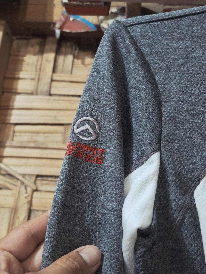 The North Face Summit Series Long Sleeve (Category: Coats, Jackets and Outerwear) located in Kidapawan. Submitted by mikazzled (Listing ID 1449061089, Image 2). Description: The North Face Summit Series Long Sleeve Womens Size: M Dimes: L-22.5in W-15.5in No issue Excellent Condition Color: 10/10 • YKK zipper 350+SF MOP: gcash.