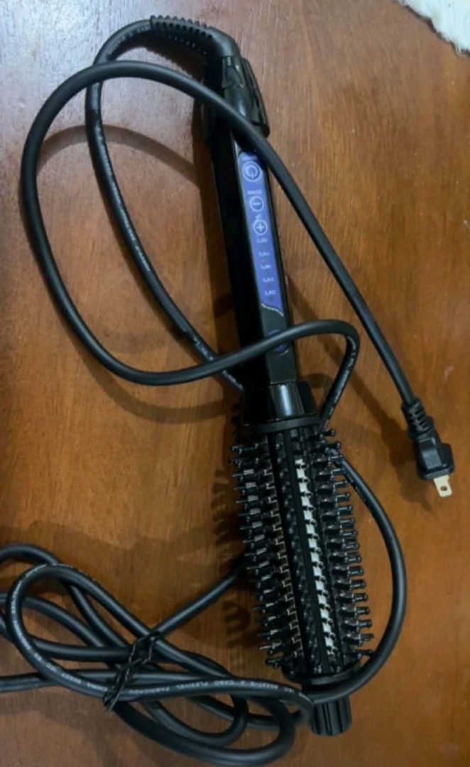 ubeator ceramic electric hair curler (Category: Hair) located in Iba. Submitted by decluttermzs (Listing ID 1449036132, Image 2). Description: - used once - no issue rfs: time consuming for me.