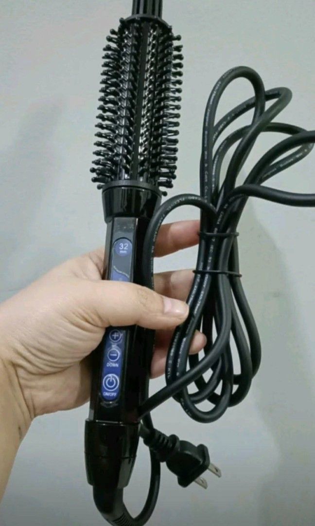 ubeator ceramic electric hair curler (Category: Hair) located in Iba. Submitted by decluttermzs (Listing ID 1449036132, Image 1). Description: - used once - no issue rfs: time consuming for me.