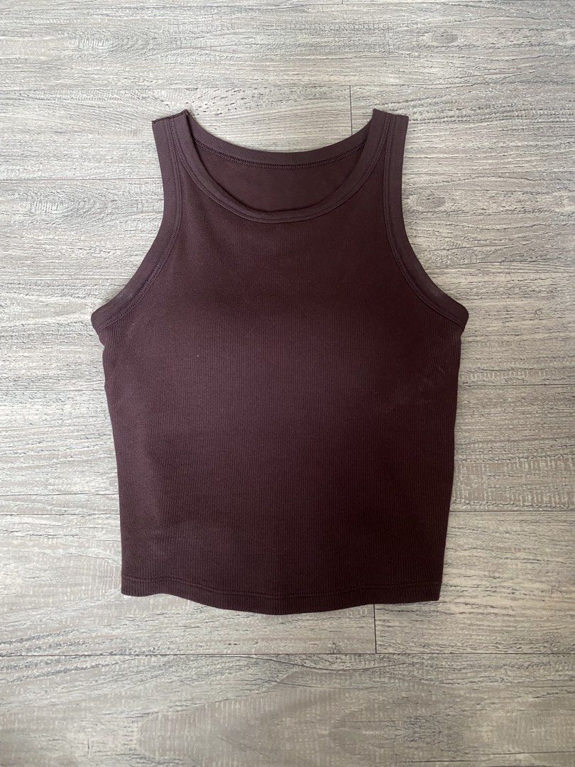 Uniqlo Padded Top in Brown (Category: Others Tops) located in Bacoor. Submitted by hellop4t (Listing ID 1448941888, Image 1). Description: orig price is 990.