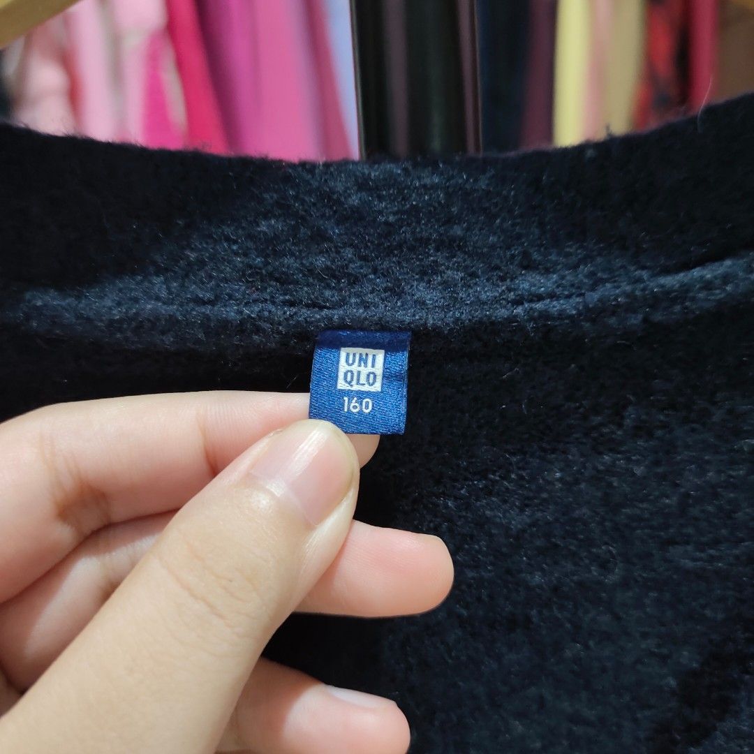 Uniqlo souffle yarn cardigan navy (Kategori: Baju Luaran) berada di Jakarta Timur. Dikirim oleh by.kalisa (ID iklan 1449054160, Gambar 2). Deskripsi: LD = 98-110 PJ = 54.