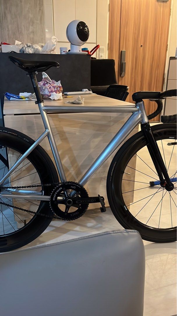 Unknown prototype (Category: Bicycles) located in Singapore. Submitted by tkltangopapa (Listing ID 1449062906, Image 3). Description: Wts wtt unknown prototype Mlf cash or trading for other frames around this value (LOOKING FOR OFFERS).