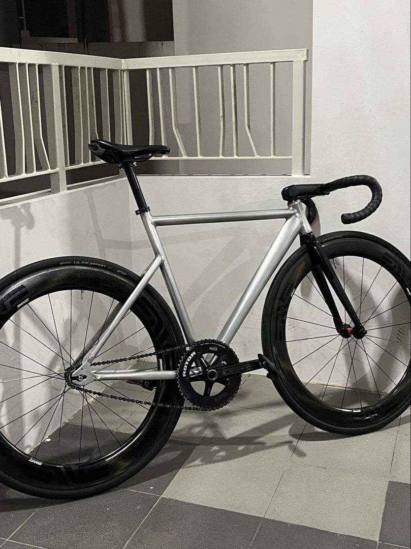 Unknown prototype (Category: Bicycles) located in Singapore. Submitted by tkltangopapa (Listing ID 1449062906, Image 1). Description: Wts wtt unknown prototype Mlf cash or trading for other frames around this value (LOOKING FOR OFFERS).
