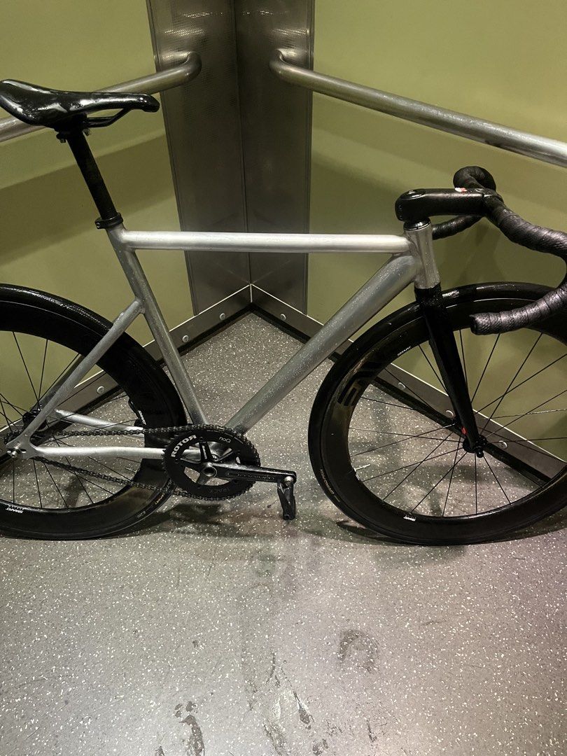 Unknown prototype (Category: Bicycles) located in Singapore. Submitted by tkltangopapa (Listing ID 1449062906, Image 2). Description: Wts wtt unknown prototype Mlf cash or trading for other frames around this value (LOOKING FOR OFFERS).