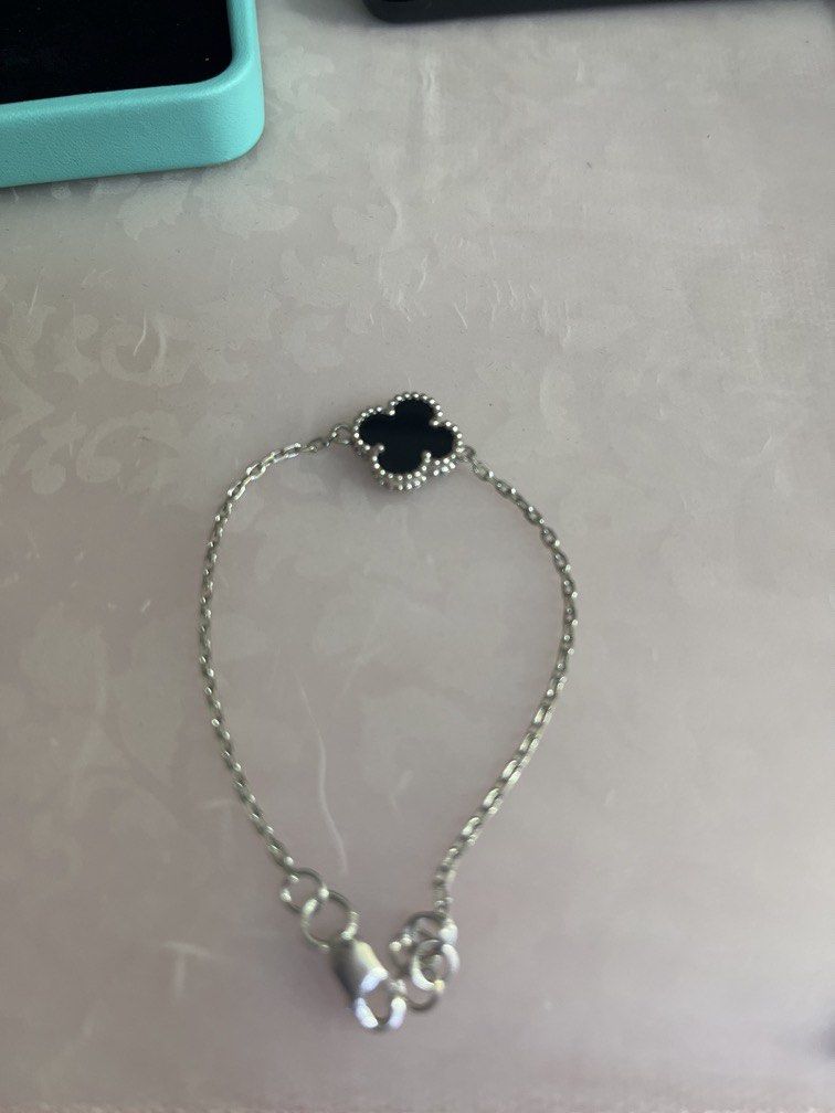 VCA 916 bracelet solid (Category: Bracelets) located in Kuala Lumpur. Submitted by penpen611 (Listing ID 1448949775, Image 1). Description: 916 gold solids plate white gold VCA inspired design with onyx 16 cm to 17.5 adjustable .