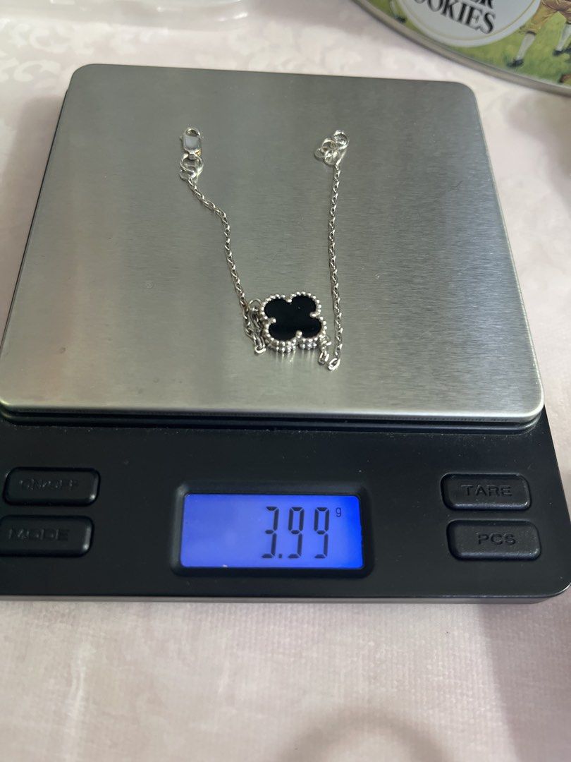 VCA 916 bracelet solid (Category: Bracelets) located in Kuala Lumpur. Submitted by penpen611 (Listing ID 1448949775, Image 2). Description: 916 gold solids plate white gold VCA inspired design with onyx 16 cm to 17.5 adjustable .