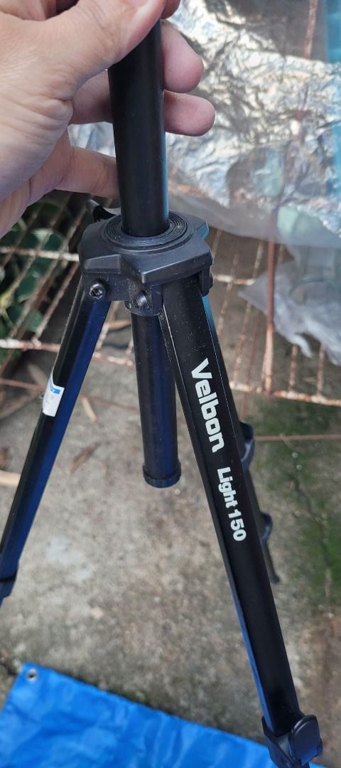 VELBON LIGHT TRIPOD (Category: Mounts & Holders) located in Sablan. Submitted by gongonshelley12 (Listing ID 1449061480, Image 2). Description: 350 ONLY VELBON LIGHT TRIPOD ALUMINUM LEGS; VERY HANDY GOODS NA GOODS PO ETO.
