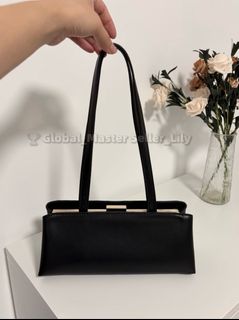 (Category: ) located in . Submitted by fashion.luxe.collection (Listing ID 1448971749, Image 1). Description: .