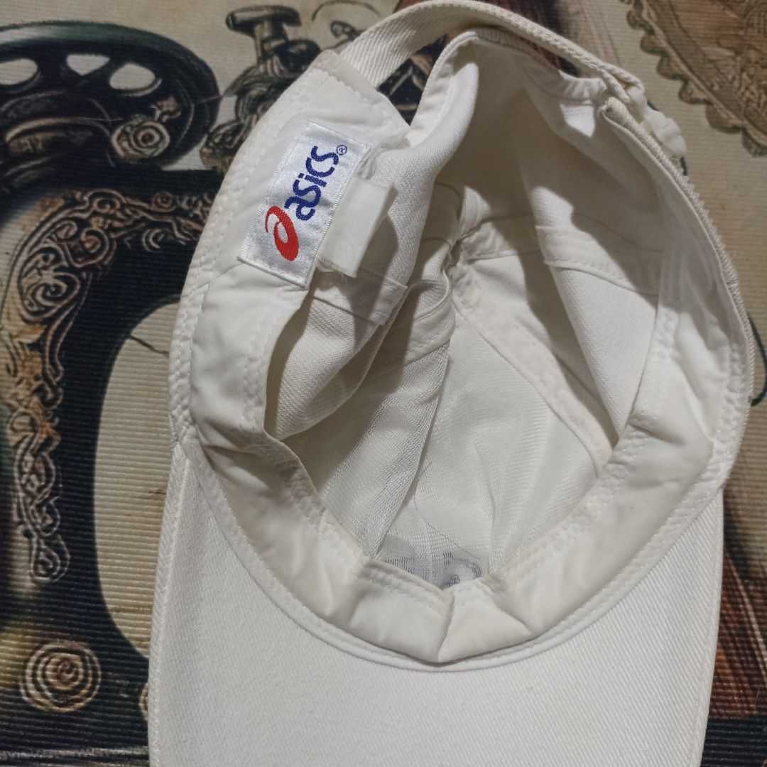 Vintage Asics Sport White Baseball Cap (Category: Caps & Hats) located in Zaragoza. Submitted by jeromegami62825 (Listing ID 1448999650, Image 3). Description: - Classic white Asics sport cap - Simple and timeless design - Features embroidered Asics logo on the front - Adjustable strap at the back for a customized fit - Perfect for everyday wear or athletic activities.