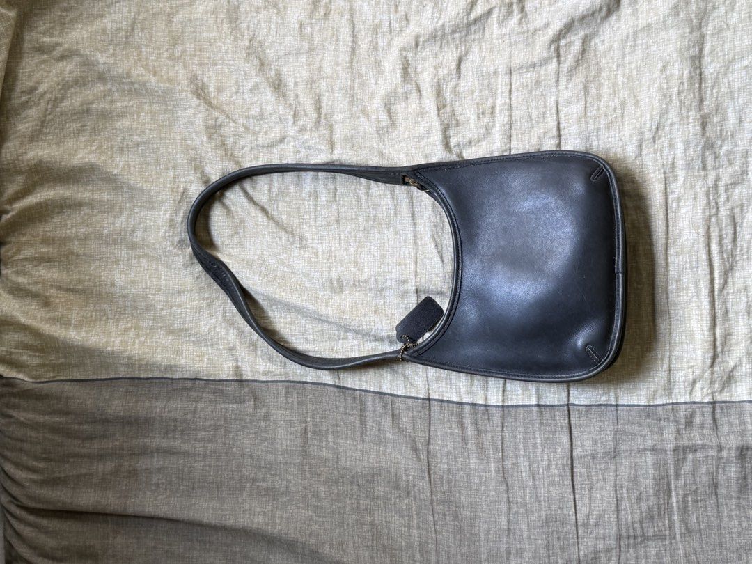 Vintage Coach Ergo 9020 black (Category: Luxury Bags & Wallets) located in Quezon City. Submitted by kimdelano (Listing ID 1448992323, Image 3). Description: .
