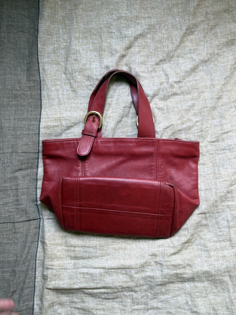 Vintage Coach waverly tote red (Category: Luxury Bags & Wallets) located in Quezon City. Submitted by kimdelano (Listing ID 1448993021, Image 2). Description: Authentic .