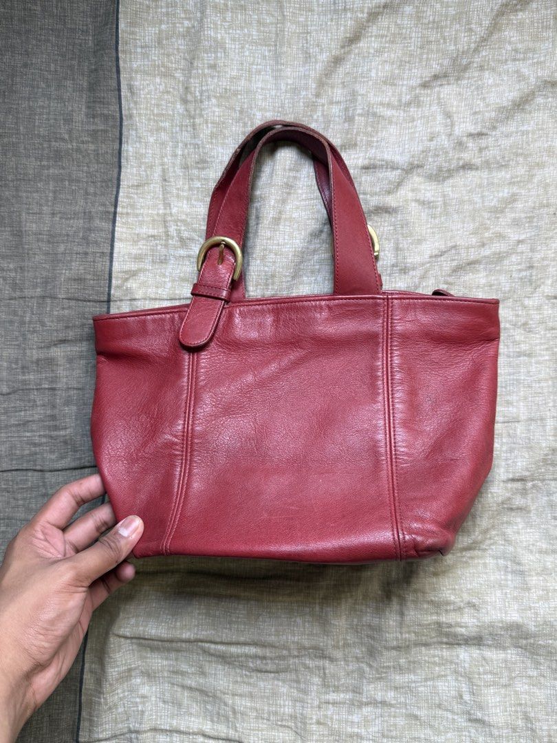 Vintage Coach waverly tote red (Category: Luxury Bags & Wallets) located in Quezon City. Submitted by kimdelano (Listing ID 1448993021, Image 3). Description: Authentic .
