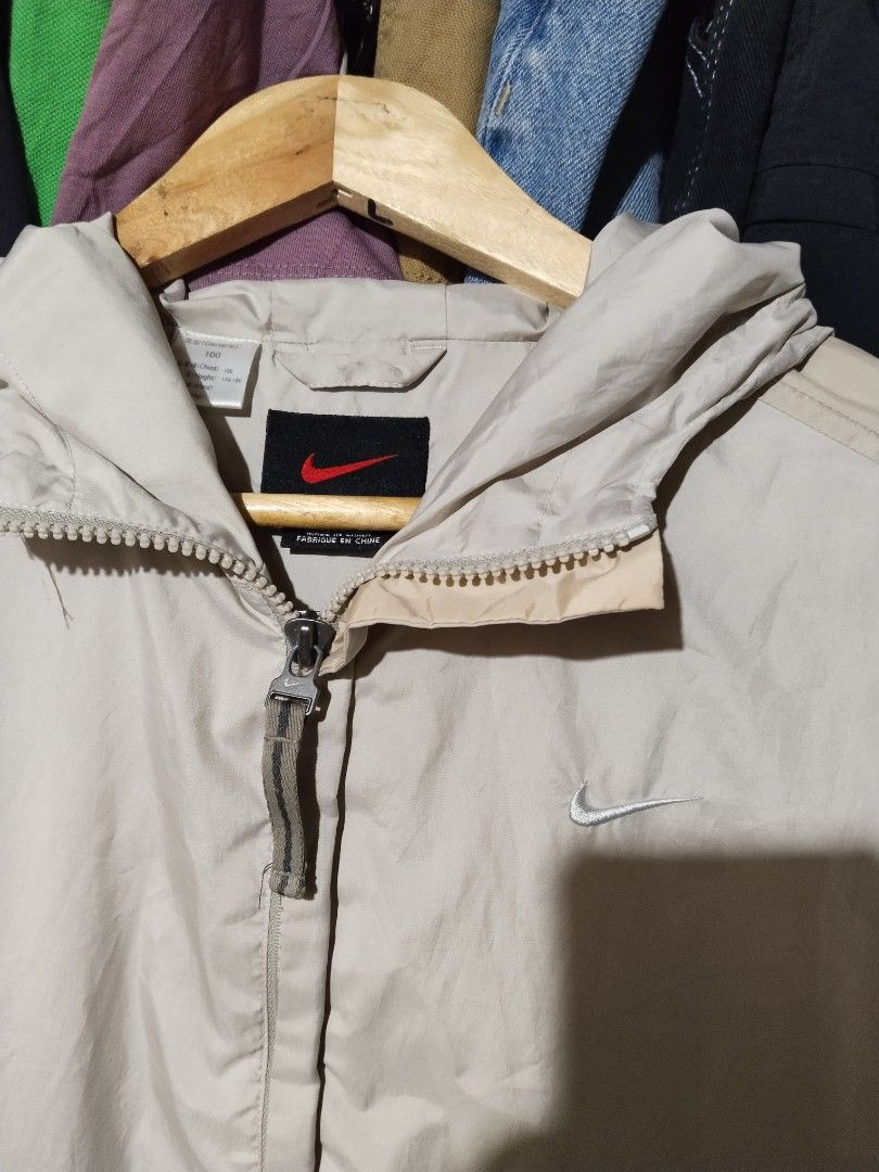 Vintage Nike Windbreaker (Category: Announcements) located in Cebu City. Submitted by lesthrift (Listing ID 1449092947, Image 3). Description: Size L on tag Width 25.5 Length 28.5 - 29 Issue 2pinhole NASA last pic.