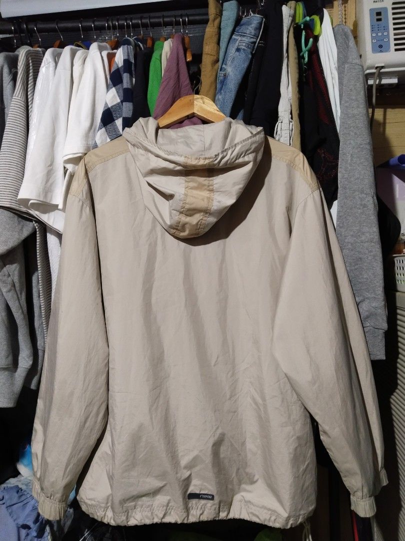 Vintage Nike Windbreaker (Category: Announcements) located in Cebu City. Submitted by lesthrift (Listing ID 1449092947, Image 2). Description: Size L on tag Width 25.5 Length 28.5 - 29 Issue 2pinhole NASA last pic.