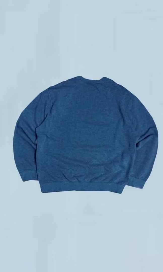 VINTAGE NIKE Y2K CREWNECK GREY (Category: Coats, Jackets and Outerwear) located in Manila. Submitted by good2thrift (Listing ID 1449018408, Image 2). Description: VINTAGE NIKE Y2K CREWNECK GREY COTTON LEGIT/AUTHENTIC SIZE LARGE DIMESION LENGTH 28.5 WIDTH 25.5 SHOULDER 25 COLOR RATE 9.5/10 NO ISSUE COLOR MAY VERY TO LIGHTNING.