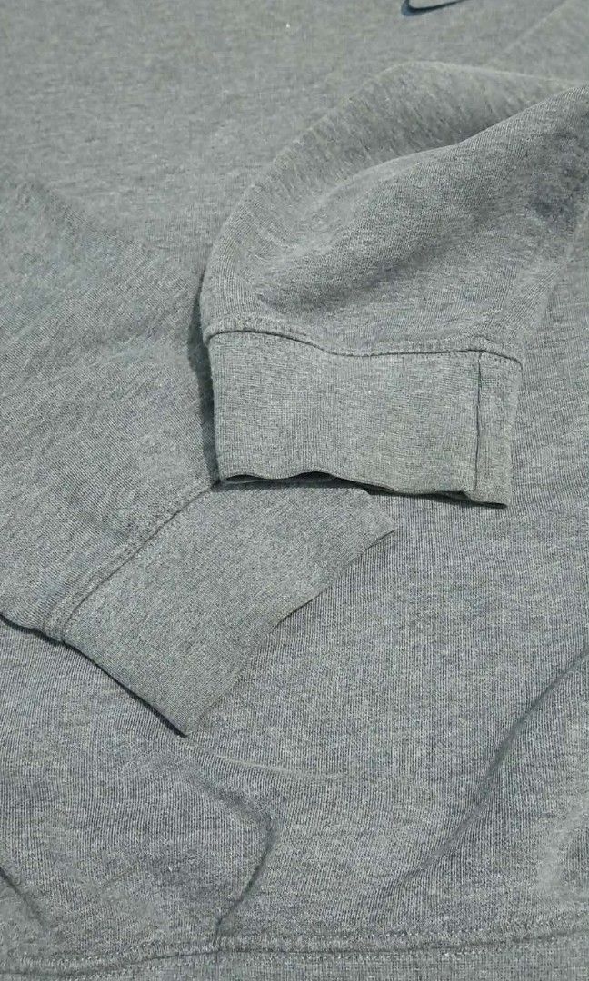 VINTAGE NIKE Y2K CREWNECK GREY (Category: Coats, Jackets and Outerwear) located in Manila. Submitted by good2thrift (Listing ID 1449018408, Image 3). Description: VINTAGE NIKE Y2K CREWNECK GREY COTTON LEGIT/AUTHENTIC SIZE LARGE DIMESION LENGTH 28.5 WIDTH 25.5 SHOULDER 25 COLOR RATE 9.5/10 NO ISSUE COLOR MAY VERY TO LIGHTNING.