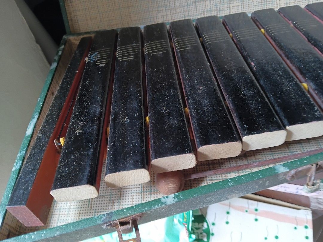 Vintage xylophone (Category: Musical Instruments) located in Paranaque City. Submitted by 4thestate.surplusan (Listing ID 1448922811, Image 2). Description: vintage xylophone, japan sourced.