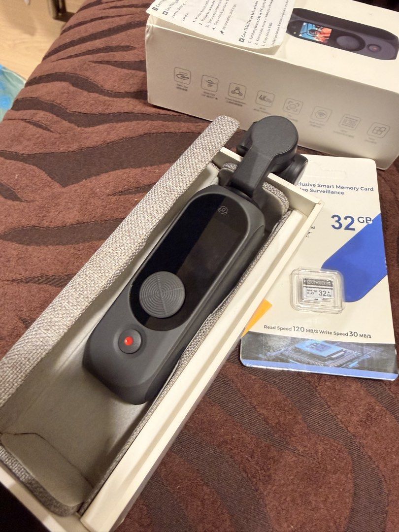 Vlogging camera (Category: Video Cameras) located in Melaka Tengah. Submitted by prelovedbymitzz (Listing ID 1449093810, Image 2). Description: It’s Brand New Great alternative for DJI Pocket 3 Comes with FREE SD card (32GB) Initially bought it for RM1,300, now selling it cheaper. I will include more freebies .