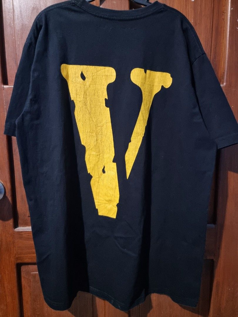 VLONE Black Long Sleeve T-Shirt (Category: Tshirts & Polo Shirts ) located in Villaverde. Submitted by ejaythrift (Listing ID 1448990048, Image 2). Description: - Black long sleeve VLONE t-shirt - Classic VLONE logo on the front - Signature yellow V logo on the back.