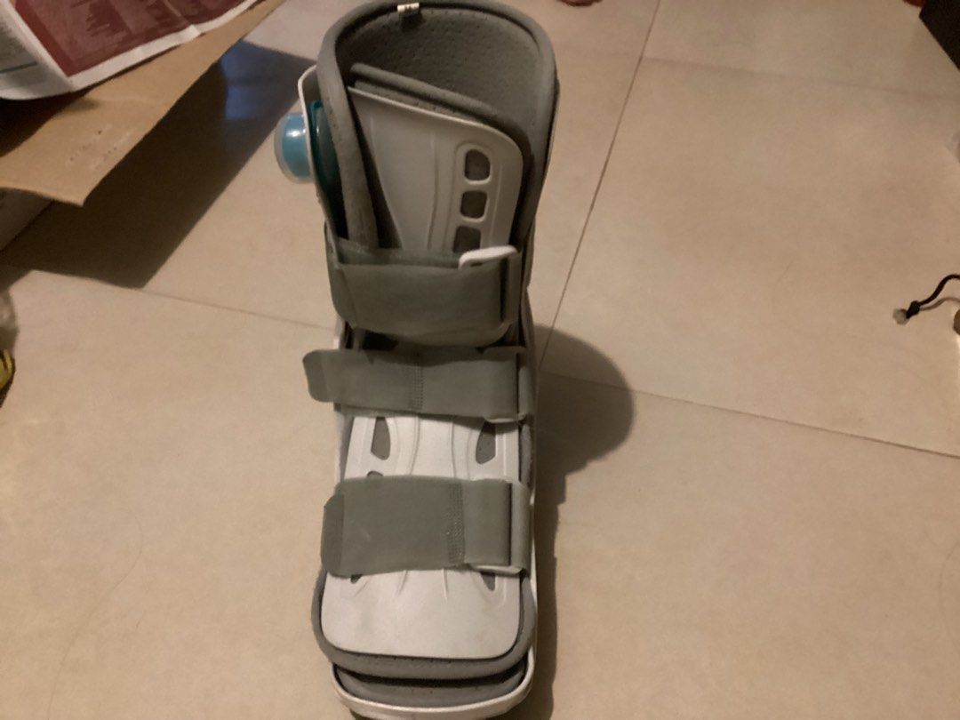 Walker Boot for Ankle/Foot Injury (Category: Braces, Support & Protection) located in Bacoor. Submitted by marnievera (Listing ID 1449033604, Image 2). Description: - Medical walker boot for ankle and foot immobilization. - Protects injured or operated areas. - Adjustable straps ensure a secure and customized fit. - Designed with a stable sole for enhanced balance. - Perfect for aiding recovery after injury or surgery..
