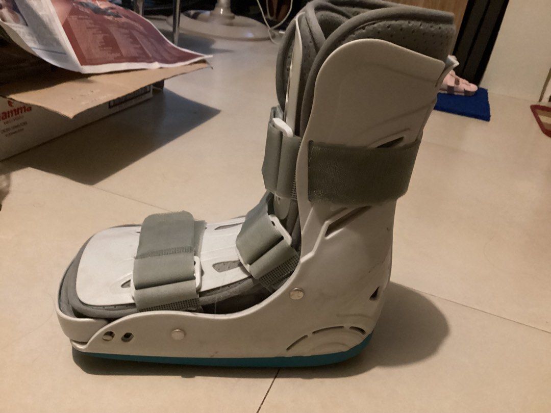 Walker Boot for Ankle/Foot Injury (Category: Braces, Support & Protection) located in Bacoor. Submitted by marnievera (Listing ID 1449033604, Image 3). Description: - Medical walker boot for ankle and foot immobilization. - Protects injured or operated areas. - Adjustable straps ensure a secure and customized fit. - Designed with a stable sole for enhanced balance. - Perfect for aiding recovery after injury or surgery..
