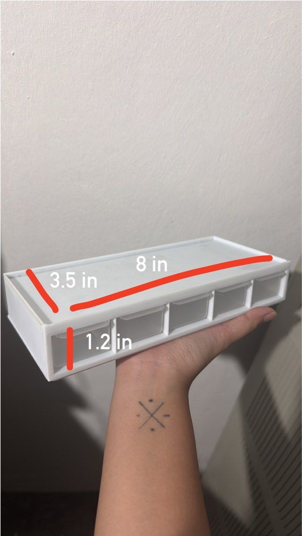 White 5-Drawer Storage Organizer Box (Category: Storage Boxes & Baskets) located in Caloocan City. Submitted by hazyend (Listing ID 1448746187, Image 2). Description: - White organizer box - 5 clear drawers - Ideal for stationery, craft supplies, accessories - Compact size for desk or shelf - Smooth sliding drawers - Clean and simple design.