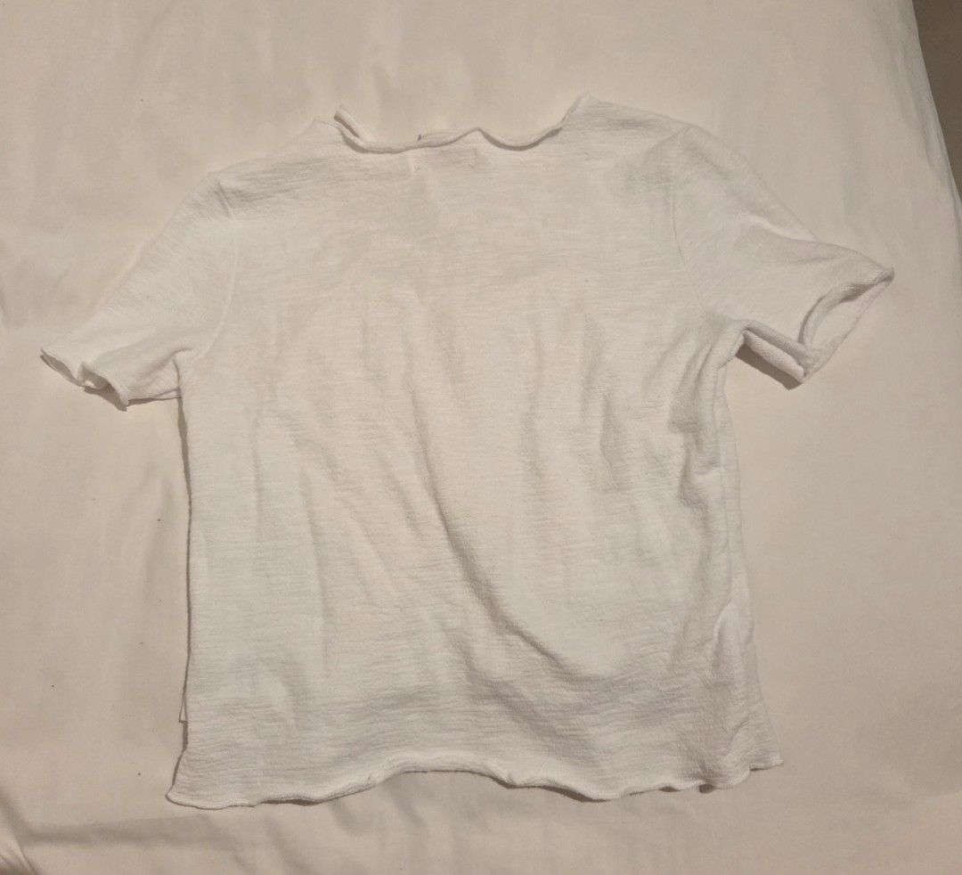White cute shirt S-M (Category: Shirts) located in Makati City. Submitted by mandy.stuff (Listing ID 1449038213, Image 2). Description: Small to medium Length: 43 cm / 17 in.