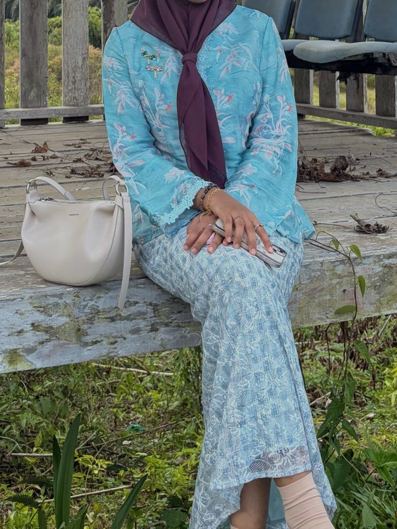 WTS ZALIA OLIVIA KEBAYA (Category: Traditional & Ethnic wear) located in Kuala Terengganu. Submitted by mellowollem (Listing ID 1449027442, Image 1). Description: PLEASE READ BEFORE CHAT ‼️ - rm220 excl postage - negotiable but no low baller - measurement is on the last photo, do check beforehand - only wore it twice, both during raya celebration postage: rm8 sm / rm15 ss.