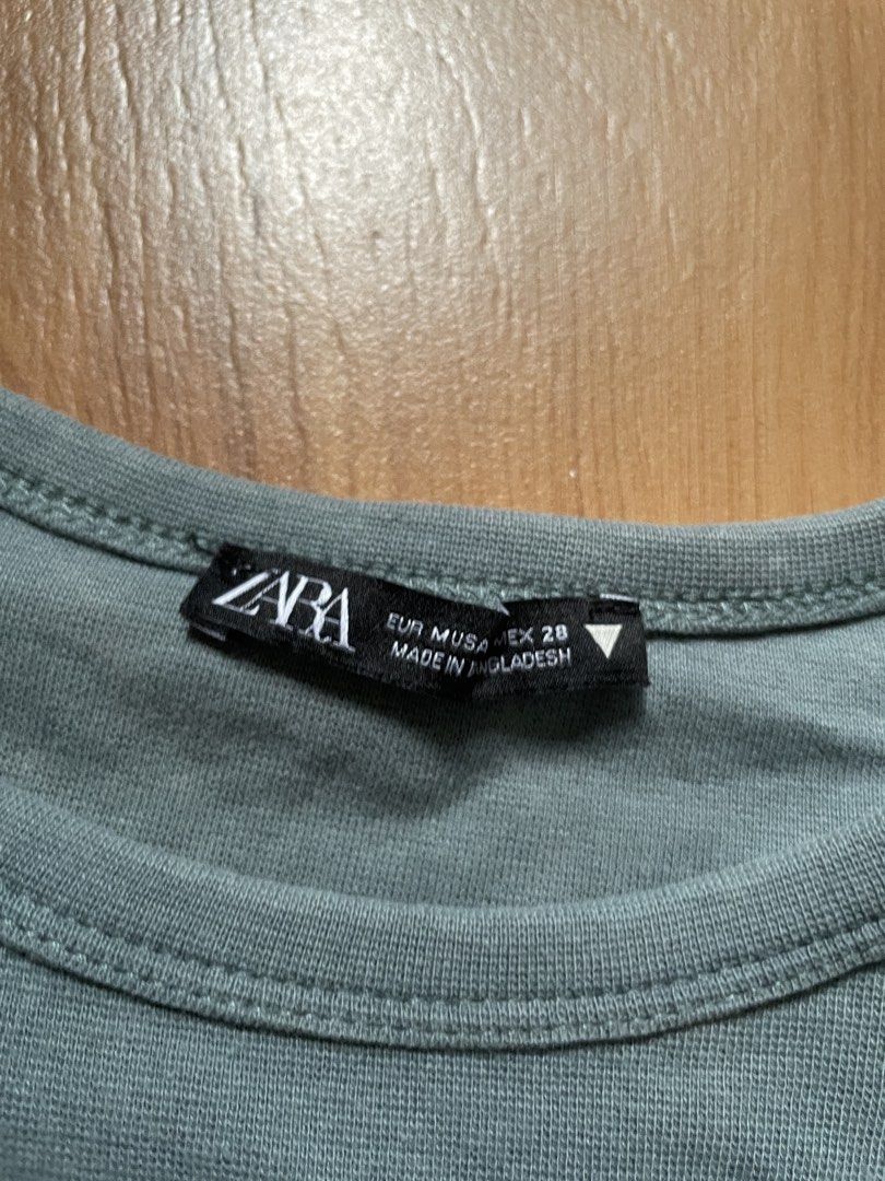 Zara Basic Cropped T-Shirt (Category: Shirts) located in Quezon City. Submitted by declutter._.closet (Listing ID 1449008887, Image 2). Description: - Zara basic cropped t-shirt - Short sleeves - Crew neck - Simple and versatile - Easy to style for casual wear.