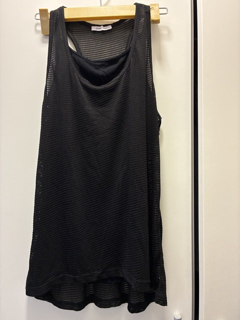 Zara basic vest （分類：背心）位於 Hong Kong。 由 francf60200791 提交（商品編號 1449074551，圖片 1）。簡介： 。