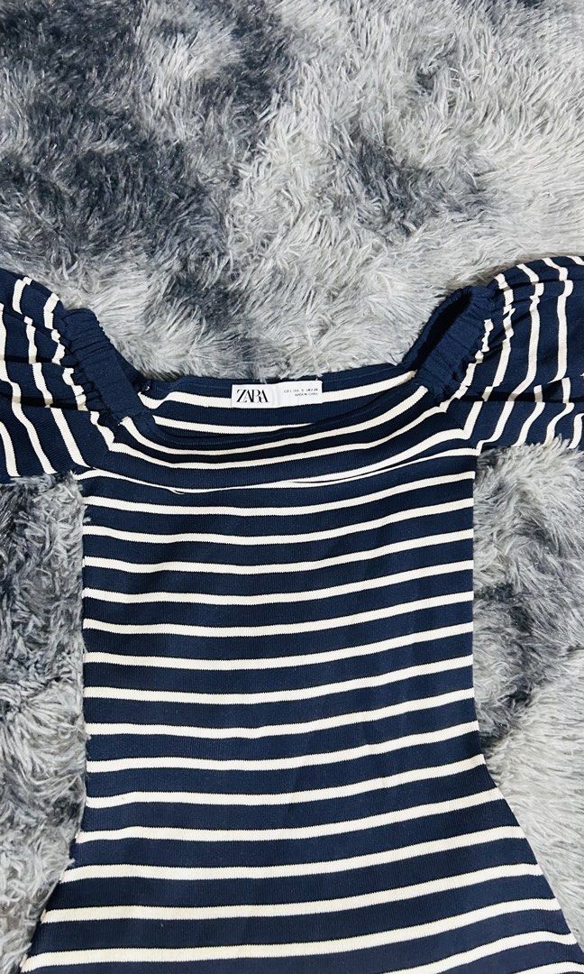 Zara bodycon navy and white stripes (Category: Dresses) located in Bauang. Submitted by alyssaaaamm (Listing ID 1449028850, Image 3). Description: For xs medium stretch Body hugging Color is 10/10 .