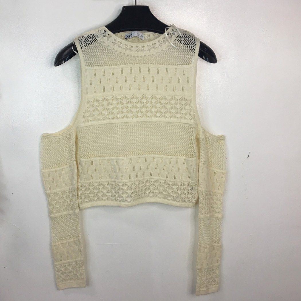 Clearance Sale !! Zara Open-Shoulder Crochet-Knit Crop Top (Category: Blouses) located in Baguio. Submitted by lctrendz (Listing ID 1448949032, Image 1). Description: Zara Open-Shoulder Crochet-Knit Crop Top 380.00 Size and Fit: Large Fabric: 87% Cotton, 13% Polyester Color: Cream / Off-White Measurements: Length: 20 inches Bust: 18 inches (flat lay) Condition: Preloved, excellent condition. Features: -Stylish open-shoulder design with long sleev
