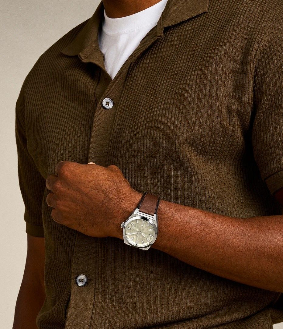 100% Original Fossil Men's Watch (Category: Men's Watches) located in Quezon City. Submitted by barbosac (Listing ID 1449306023, Image 2). Description: On hand ph 🇵🇭 F0 s s i l eggshell dial type 42mm round stainless steel case Date window leather j&t courier door to door 1-2days only ships immediately ☑️5,200php.