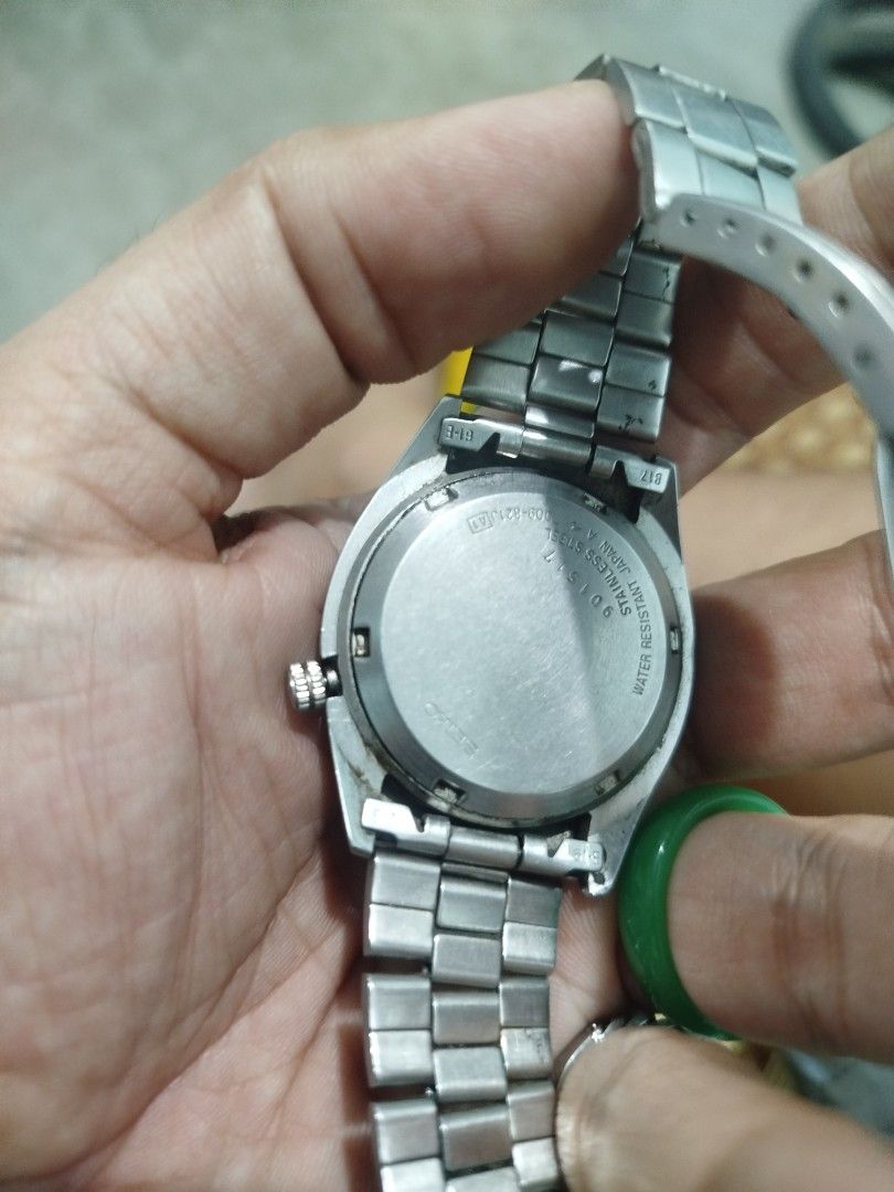 1980s Seiko 5 Automatic Gold Dial Men's Watch (Category: Men's Watches) located in Subic. Submitted by regiedaniel01 (Listing ID 1449158949, Image 2). Description: - Classic Seiko 5 Automatic Watch - Elegant Gold Dial with Day & Date Display - Durable Stainless Steel Bracelet - Reliable Automatic Movement - Works Well - Shows Minor Signs of Wear on Case & Bracelet - Ideal for Everyday Wear - issue : may mga scratchess sa glass and napalitan na an