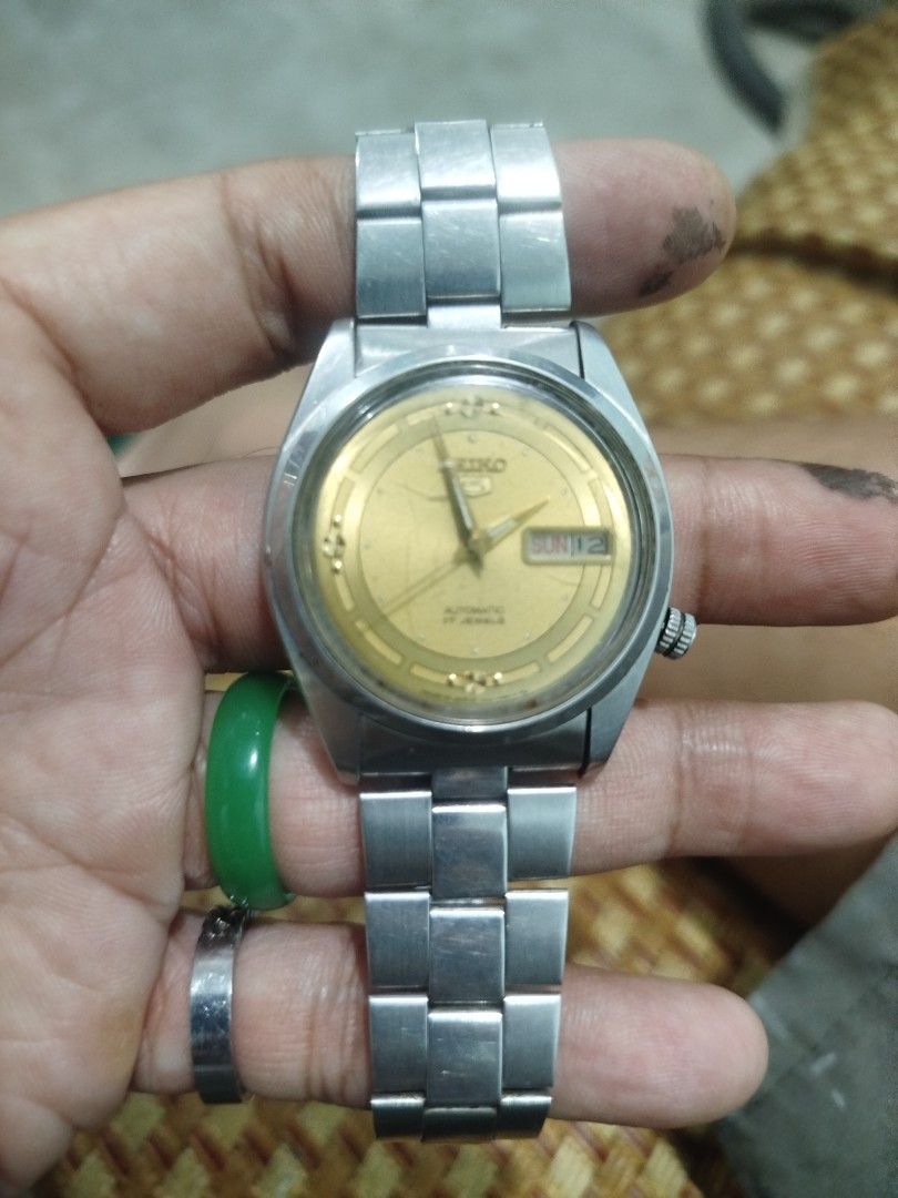 1980s Seiko 5 Automatic Gold Dial Men's Watch (Category: Men's Watches) located in Subic. Submitted by regiedaniel01 (Listing ID 1449158949, Image 3). Description: - Classic Seiko 5 Automatic Watch - Elegant Gold Dial with Day & Date Display - Durable Stainless Steel Bracelet - Reliable Automatic Movement - Works Well - Shows Minor Signs of Wear on Case & Bracelet - Ideal for Everyday Wear - issue : may mga scratchess sa glass and napalitan na an